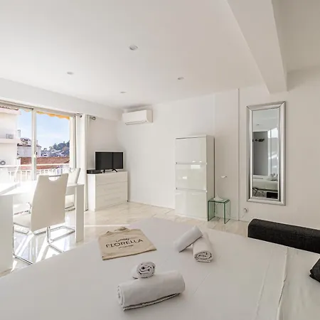 Le Louis Avec Balcon En Plein Centre-ville 公寓 *